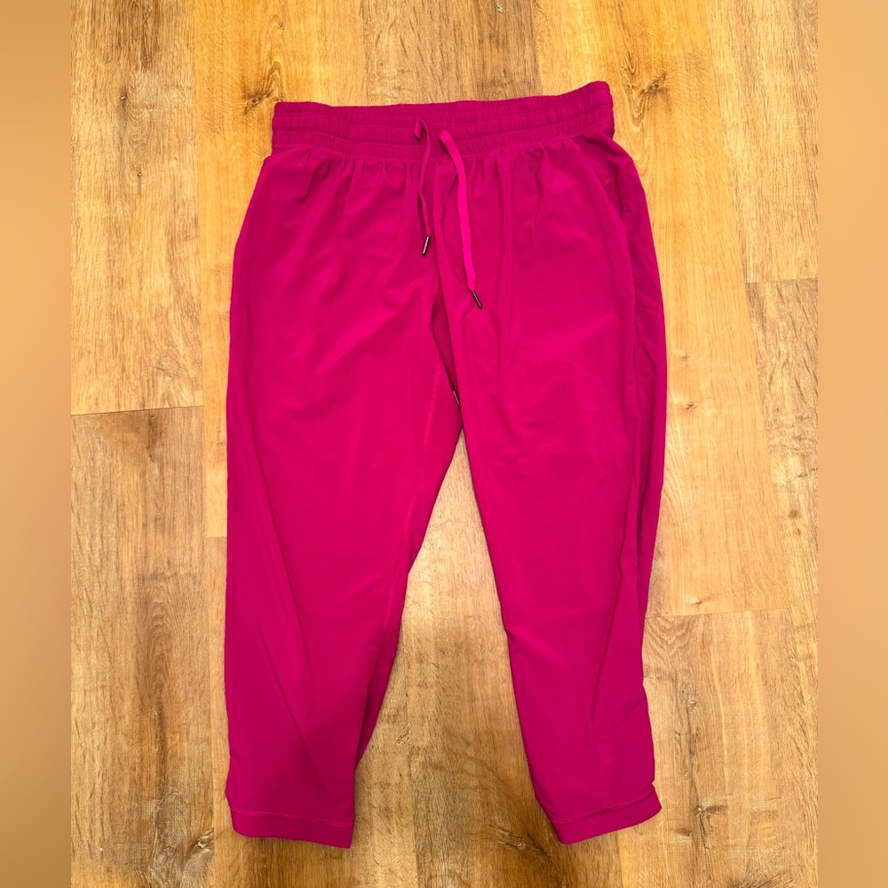 Lululemon light weight joggers size 10. beautiful color!